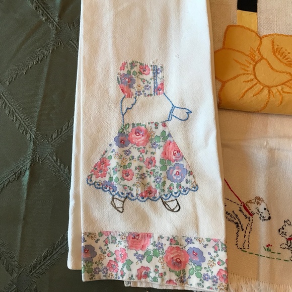 Vintage Table Linens - Picture 2 of 11